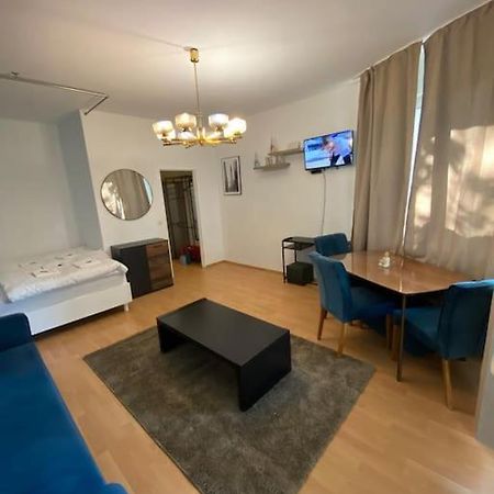 Apartment With Balcony Berlin Luaran gambar